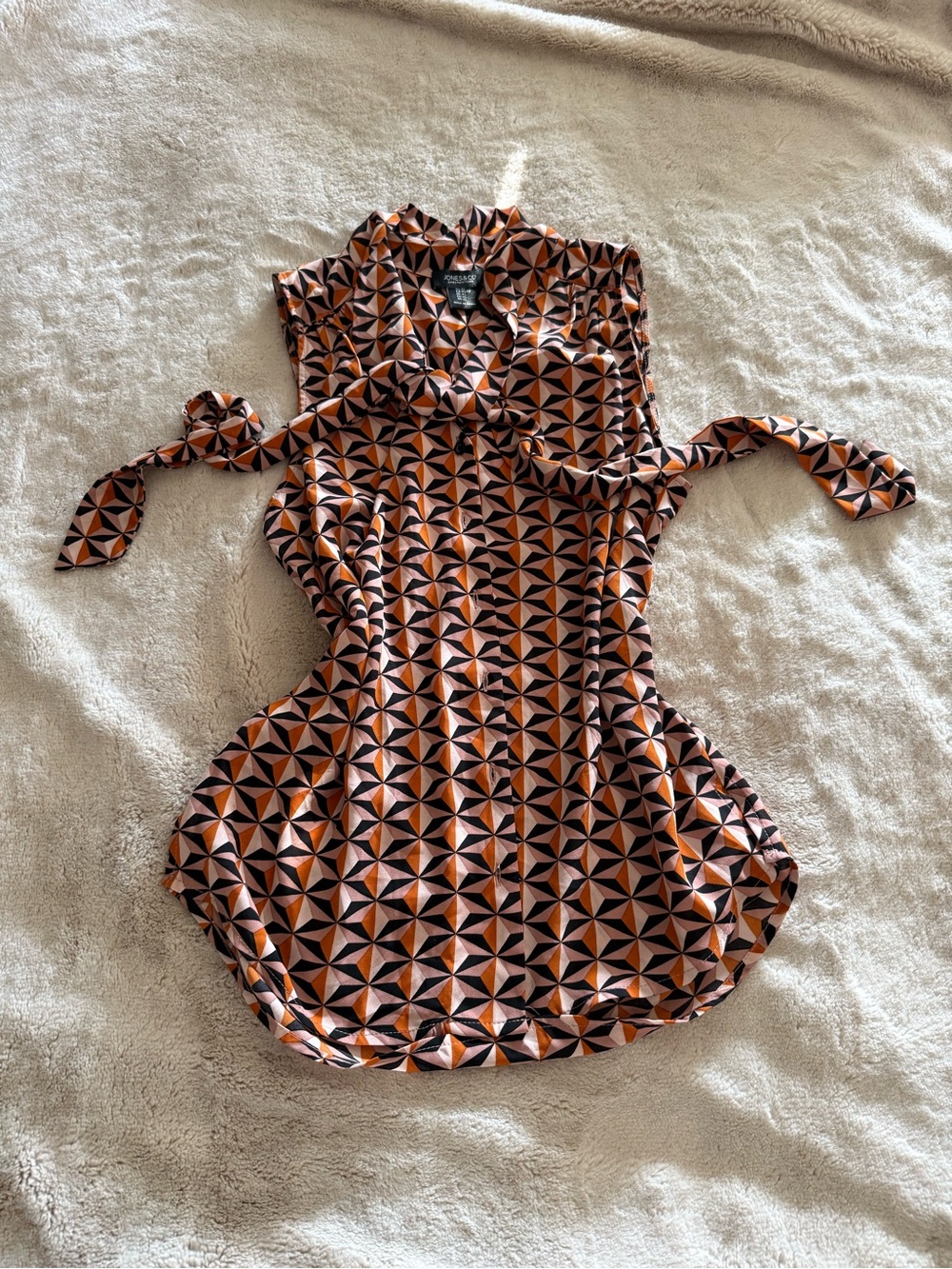 Jones & Co Geometric Sleeveless button down top front tie Orange and Black XS